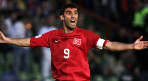 Турция със заповед за арест на футболна легенда