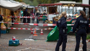 Неизвестни наръгаха човек и откриха стрелба в Кьолн