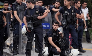 Турската финансова полиция провежда масирана операция в Истанбул