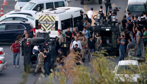 Гърция пред дилема. Да върне военните, които избягаха там или да обтегне отношенията си с Турция като им предостави убежище