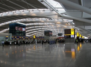 Подозрение за бомба евакуира летището в Манчестър