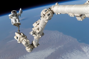 Американски астронавти монтираха „парко място” в открития космос