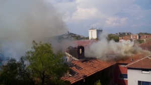 Мащабен пожар в старите тютюневи складове в Пловдив