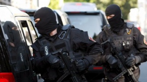 Отцепиха сграда в Белград, в която се укрива въоръжен мъж