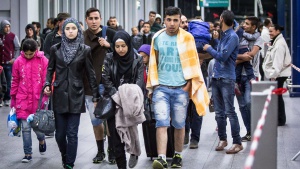 Защо все повече мигранти напускат Швеция?