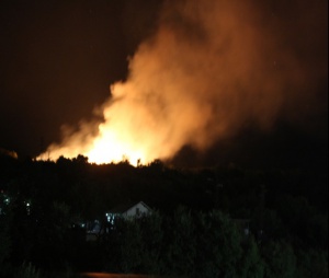 Среднощен пожар изпепели 20 дка площ в Казанлък