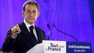 Саркози набира скорост, става все по-популярен