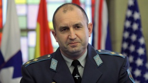 Инициативен комитет издига и регистрира кандидатурата на ген. Радев