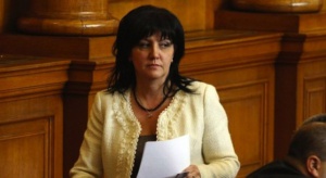 Караянчева: Нинова се скрие зад инициативен комитет