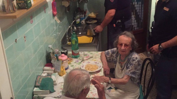 Италиански полицаи сготвиха на възрастна двойка
