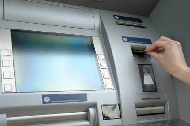 Безработна китайка счупи 22 банкомата