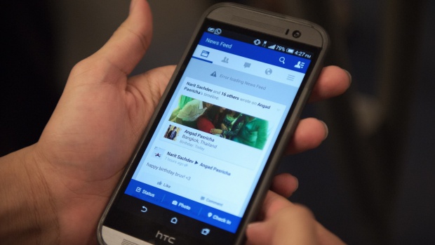 Facebook подобрява News Feed-овете с нова система за рейтинг
