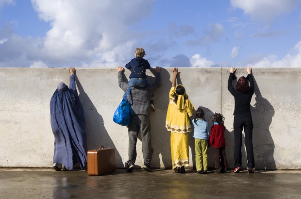 Австрия с готовност за извънредно положение заради бежанците
