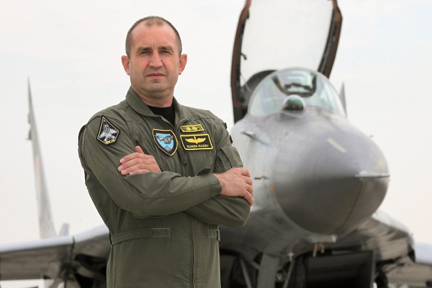 Бившият командир на Въздушните сили ще коментира за напускането на поста си и за реалното състояние на изтребителната ни авиация