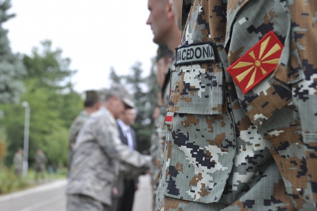 Македония празнува Денят на въоръжените сили. Президентът похвали армията за справянето й с бежанската криза