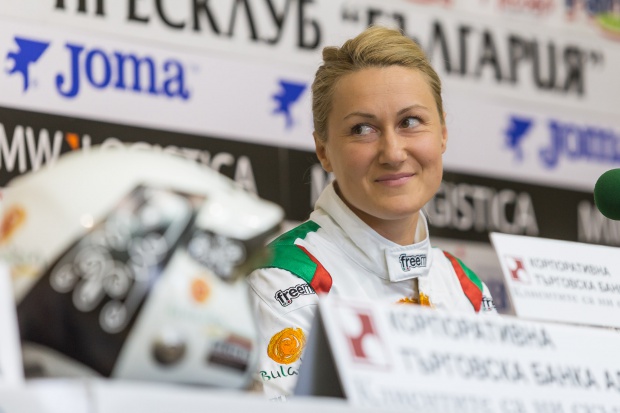 Най-бързата рали състезателка Екатерина Стратиева за любовта към автомобилите