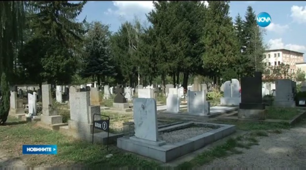 В Севлиево забраниха да се погребват повече от трима души на ден