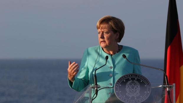 Ангела Меркел обявява дали ще се кандидатира отново през 2017г.