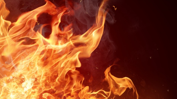 При пожар в София загина един човек, а жена е с опасност за живота