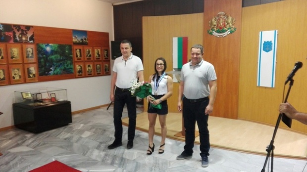 Кметът на Община Варна награди с почетен знак Елица Янкова