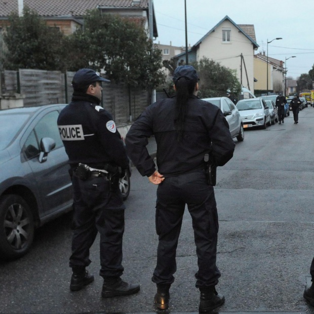 Наръгаха френски полицай в шията в Тулуза