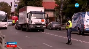Отцепиха района около бул. "Цар Борис III" заради аварирал камион с опасни вещества