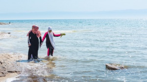 Временно отмениха забраната за носенето буркини по плажовете в Ница