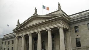 Ирландия ще обжалва решението на ЕС за „Епъл“ да изплаща данъци
