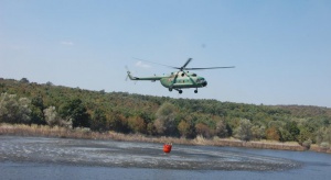 Вертолет Ми-17 се включи в гасенето на пожар в землището на с. Хухла