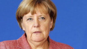 Нападнаха Меркел: Правителството харчи повече за бежанци, отколкото за германците