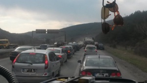 Интензивен трафик на българо-турската граница. Километрично задръстване по АМ "Хемус"