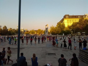 Пловдивчани протестират с „мълчаливо хоро” срещу общината