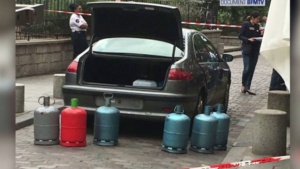 Повдигнато е първото обвинение за опита да се взриви кола с газови бутилки в Париж