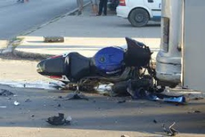 Двама мъже пострадаха при удар на мотор в автобус в Стамболийски
