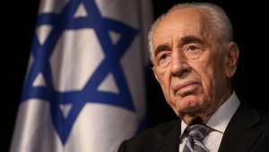 Бившият израелски президент е в стабилно състояние, но остава в изкуствена кома