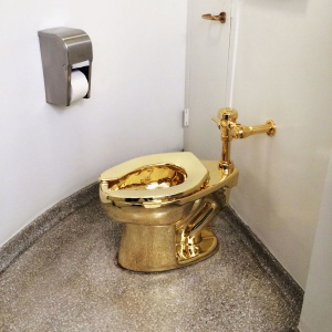 Златна тоалетна чиния ще се използва в музея „Гугенхайм“
