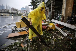 Тайфун срина електрозахранването в Югоизточен Китай