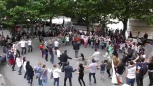 Стотици пяха и танцуваха на първия събор "Древно наследство" в Лондон