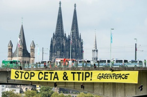 Масови протести в Германия срещу търговското споразумение ЕС-САЩ