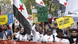 Хиляди демонстранти в Лондон поискаха подкрепа за бежанците