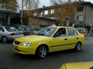 Таксиджиите ще подновяват удостоверенията си без изпит