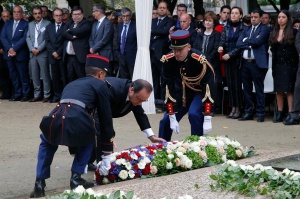 Почетоха жертвите на тероризма във Франция