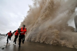Тайфунът Малакас причини наводнения в Южна Япония