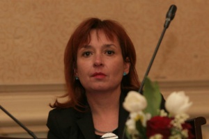 Министър Русинова открива кръгла маса по въпросите за осиновяването