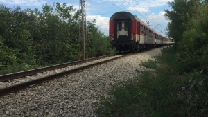 Двама загинаха на място след като влак удари кола на жп прелез