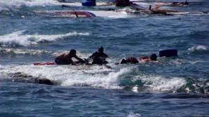 Извадиха още 14 тела от потъналия край Египет кораб. Броят на загиналите мигранти стана 183