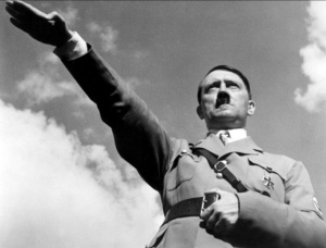 Образът на смеещия се Хитлер се появи в Берлин. Стресна шофьори