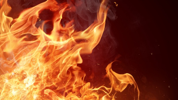 Пострадала възрастна жена и изгорели къщи при пожар в Сухиндол