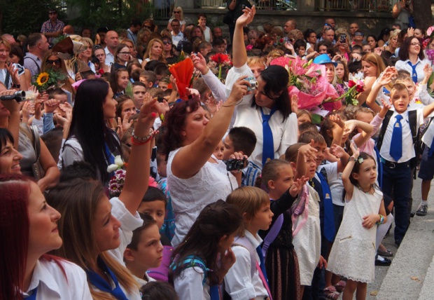 Почти 3500 деца прекрачиха училищата във Варна