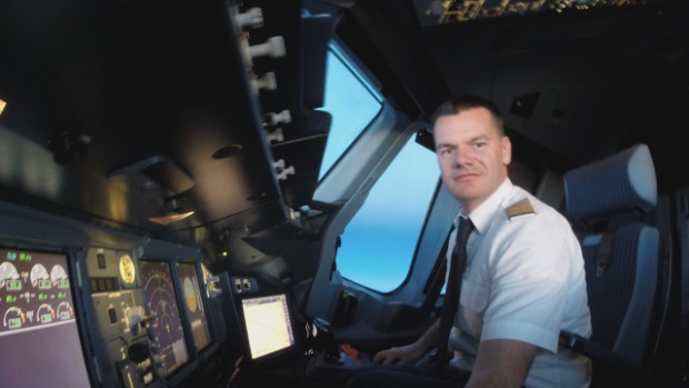 Българинът Марио Бакалов ще приземи „Еърбъс А380” на родна земя